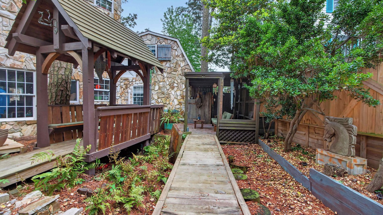 Photo of Patio Balcony in Caine Woods