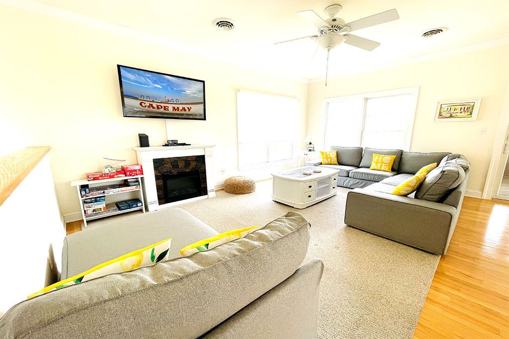 Photo of Livingroom in Town Bank