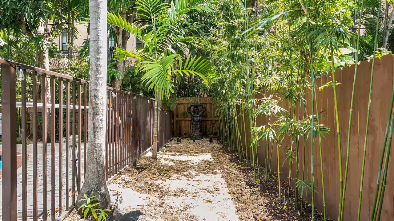Photo of Outdoor in Beverly Heights