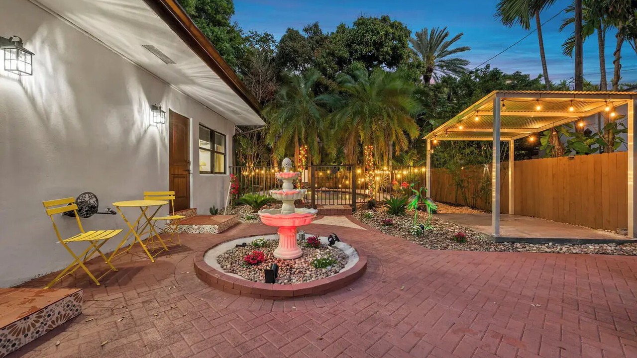 Photo of Outdoor in Beverly Heights