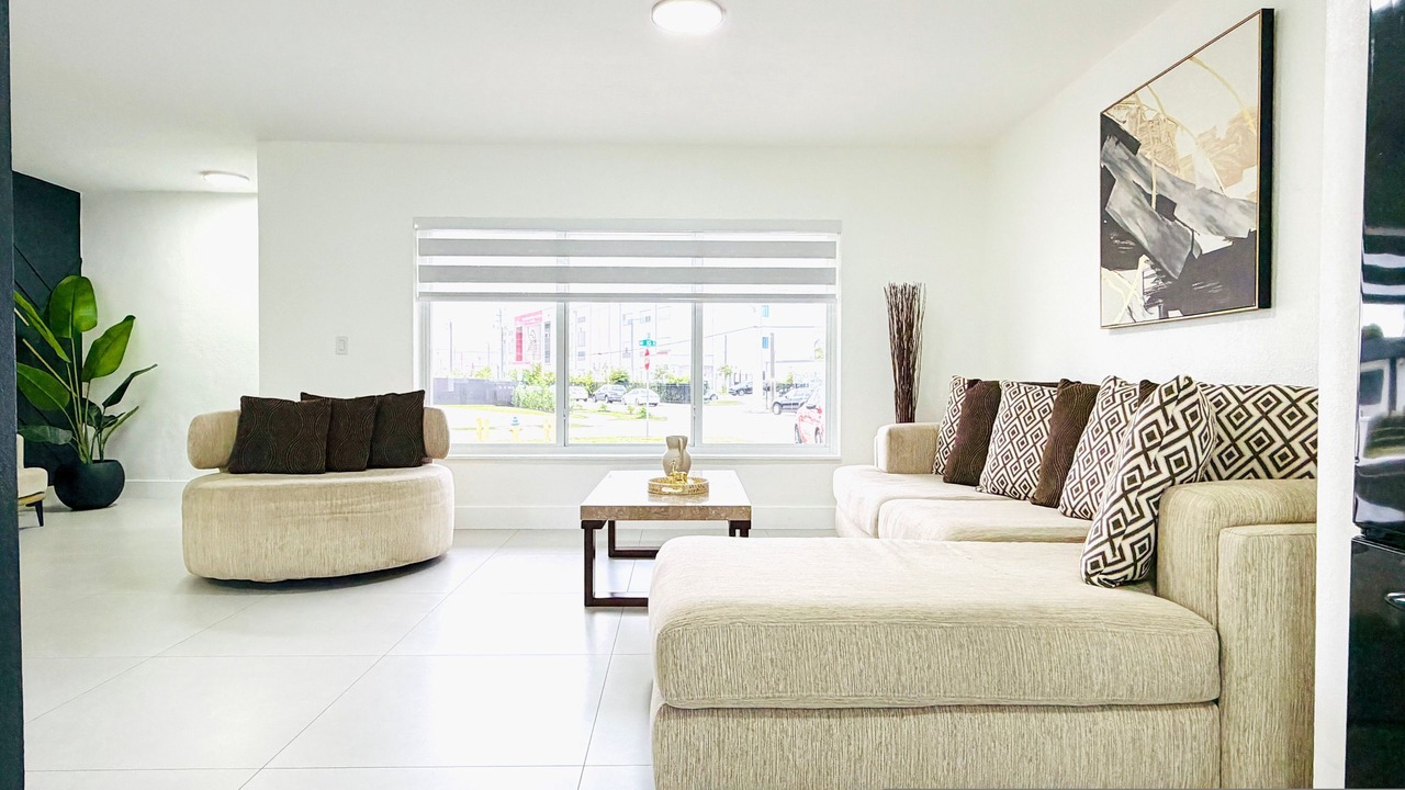 Photo of Livingroom in Miami Gardens