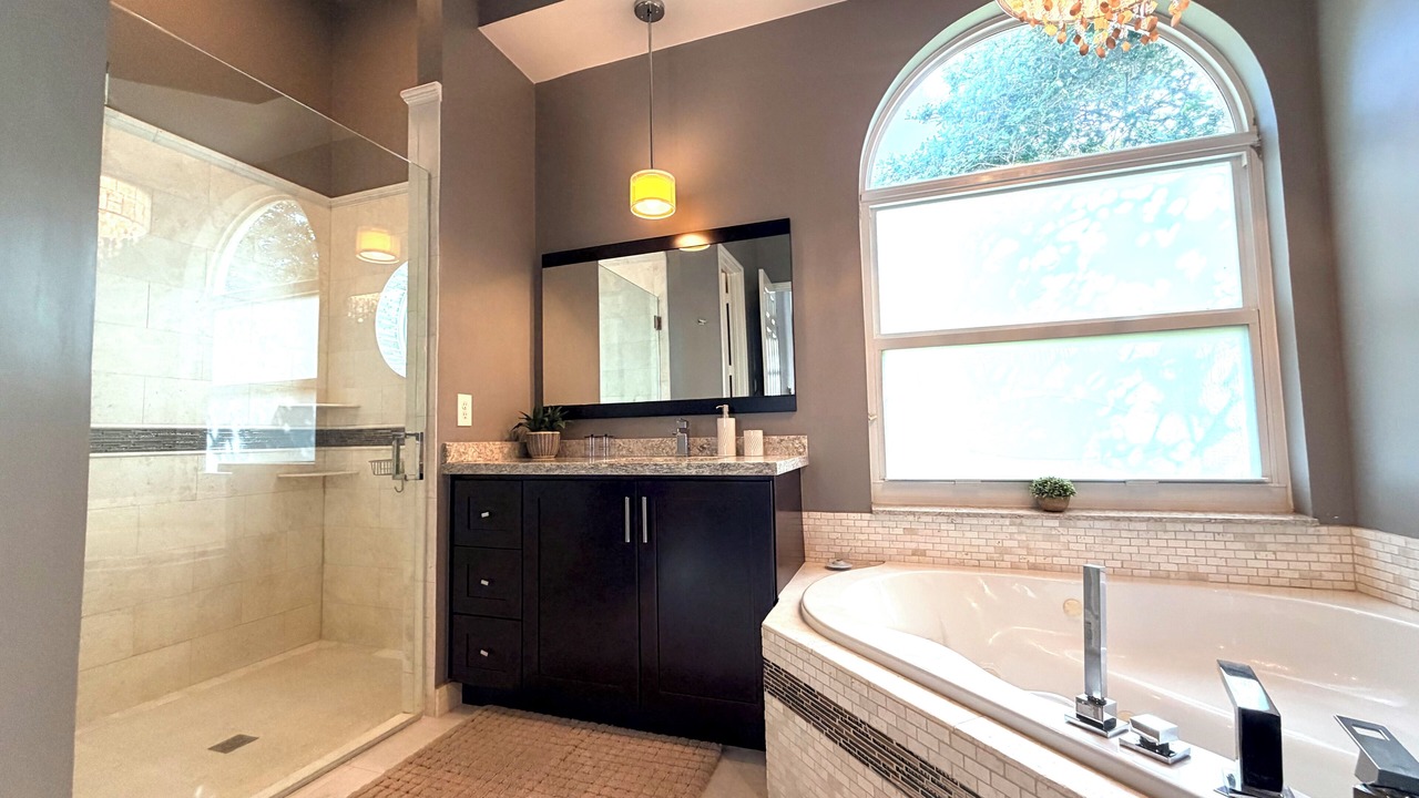 Photo of Bathroom in Parkland