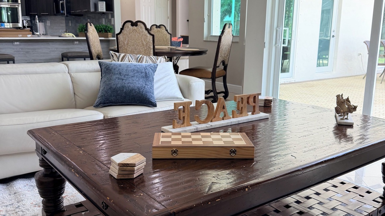 Photo of Livingroom in Parkland