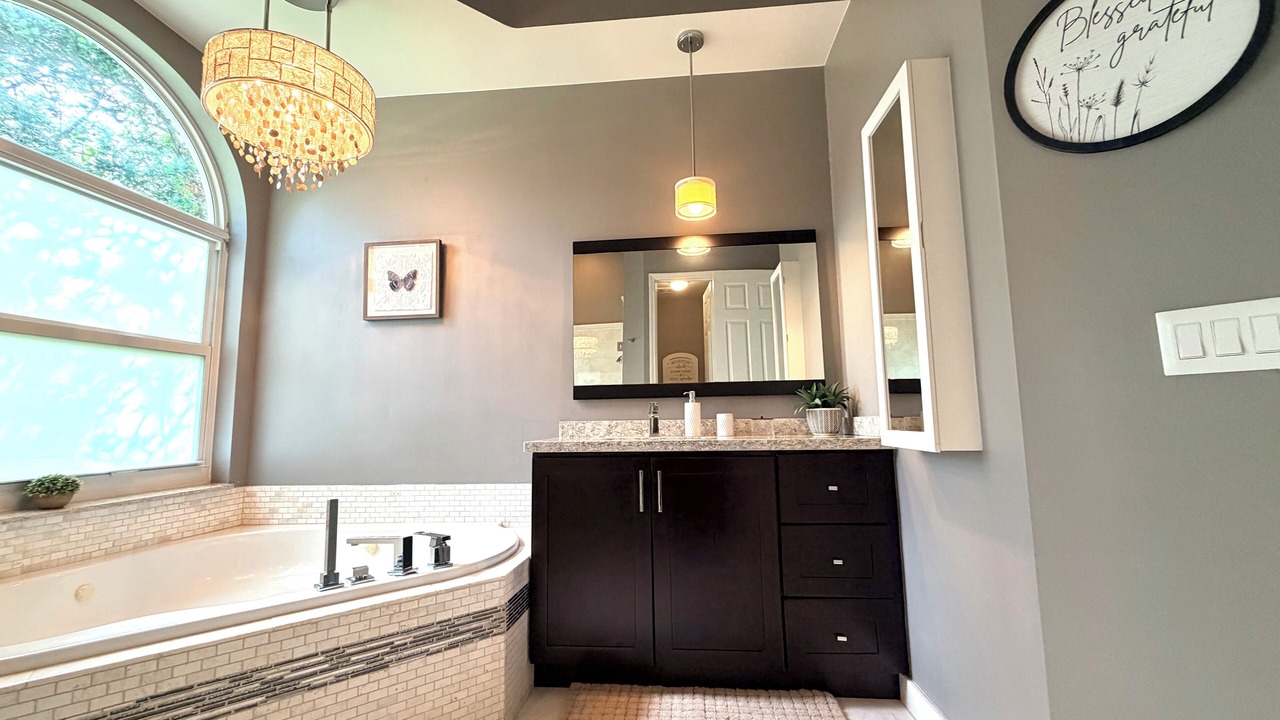 Photo of Bathroom in Parkland