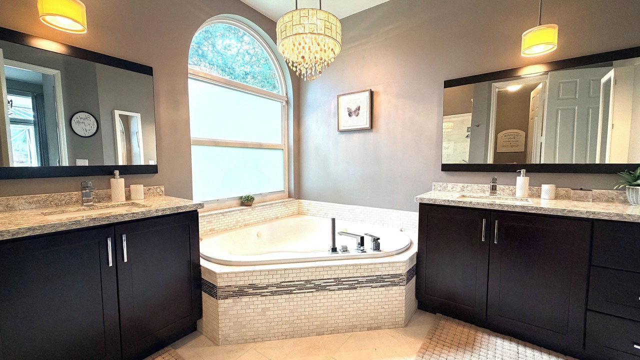 Photo of Bathroom in Parkland