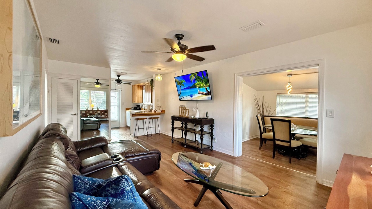 Photo of Livingroom in Dolphin Isles