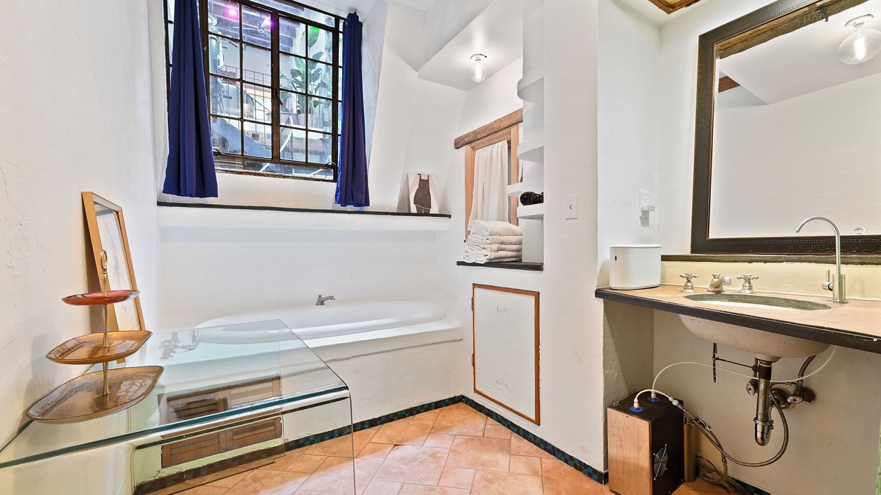 Photo of Bathroom in Bowery