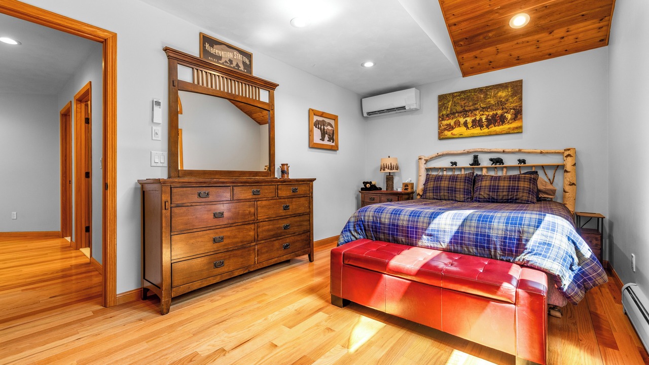 Photo of Bedroom in Alder Creek