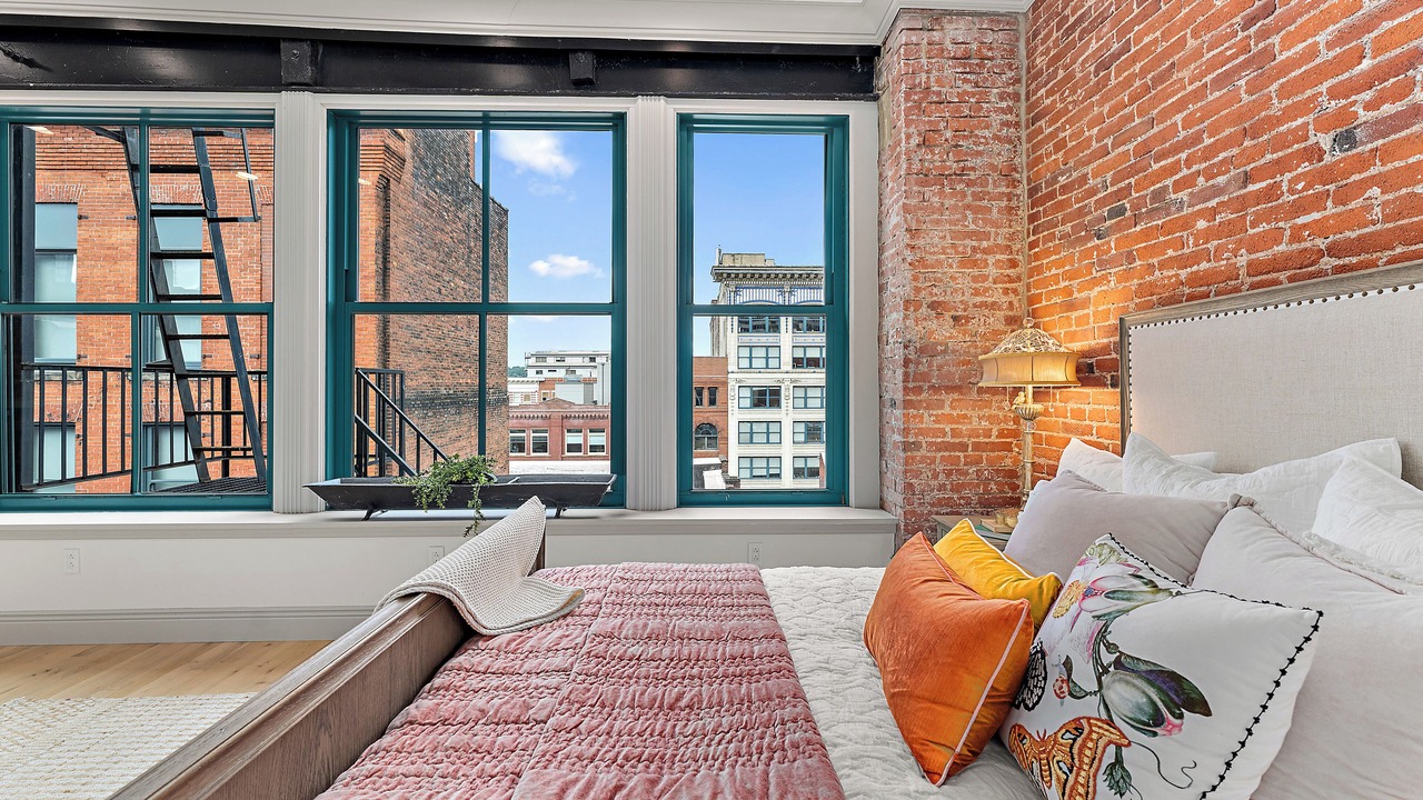 Photo of Bedroom in Downtown Pittsburgh