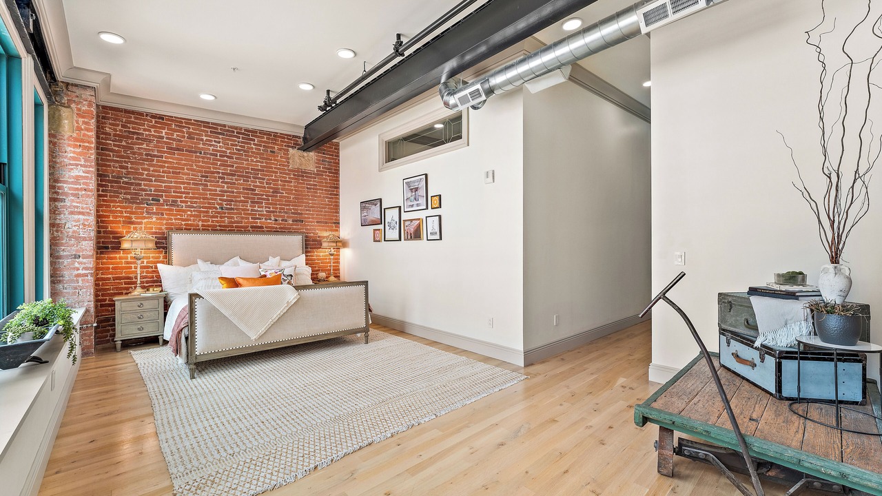 Photo of Bedroom in Downtown Pittsburgh