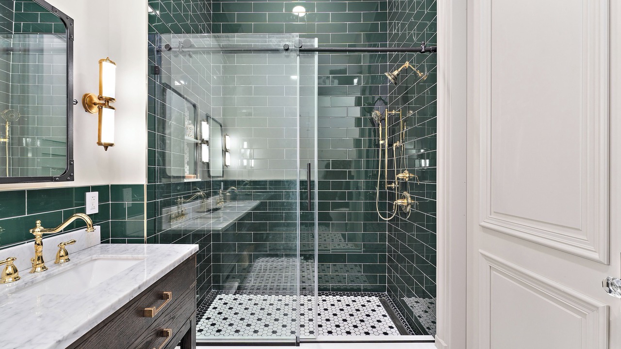 Photo of Bathroom in Downtown Pittsburgh