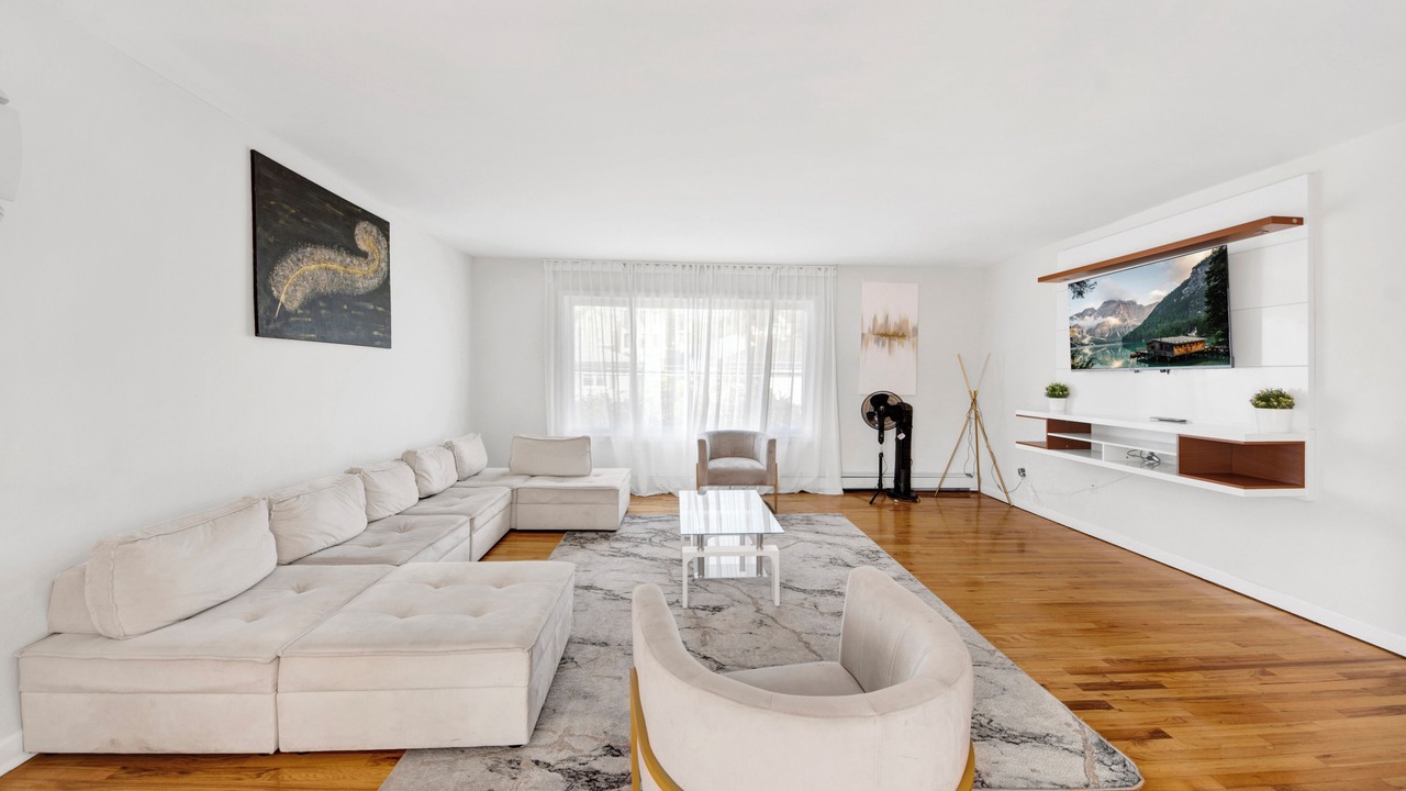 Photo of Livingroom in Southeast Yonkers