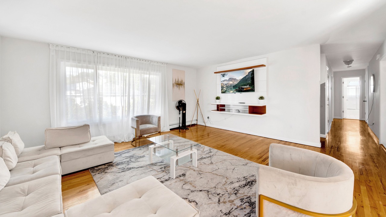 Photo of Livingroom in Southeast Yonkers