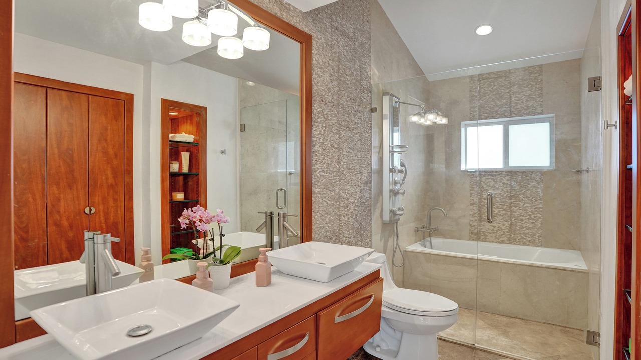 Photo of Bathroom in Coral Ridge