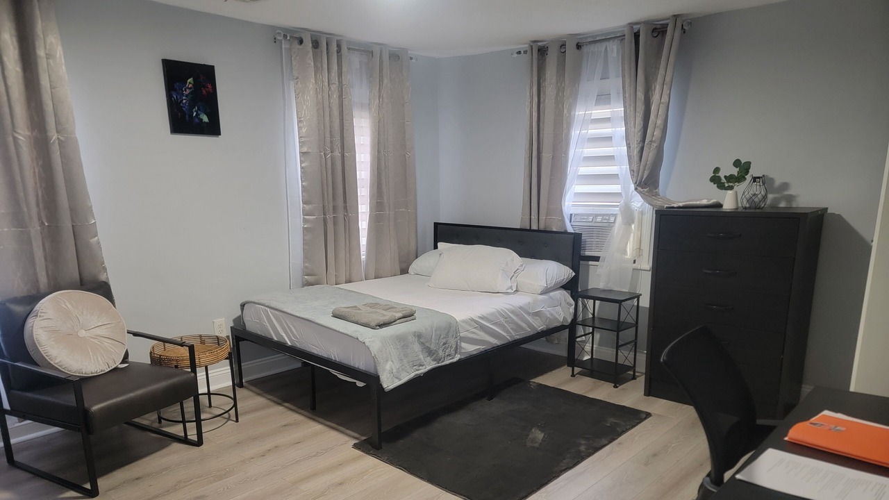 Photo of Bedroom in Newark