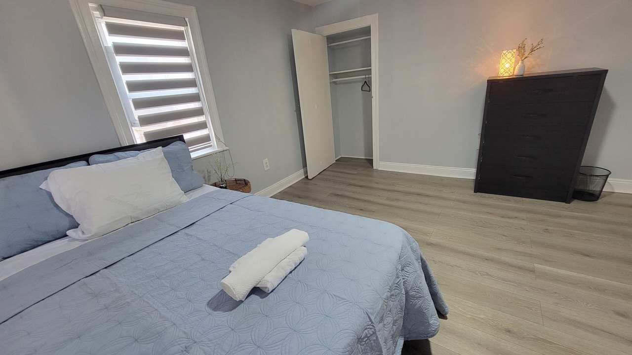 Photo of Bedroom in Newark