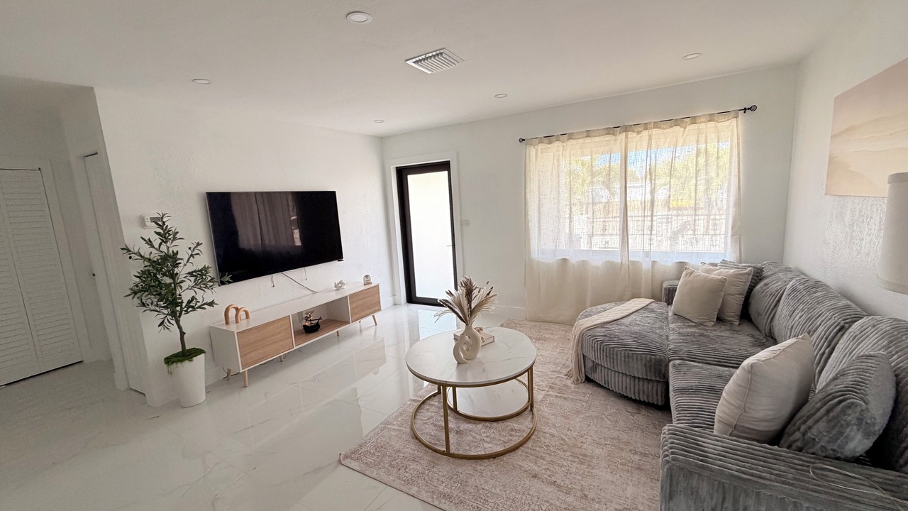 Photo of Livingroom in Miami Gardens
