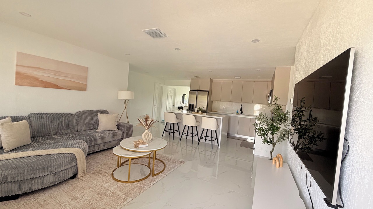 Photo of Livingroom in Miami Gardens