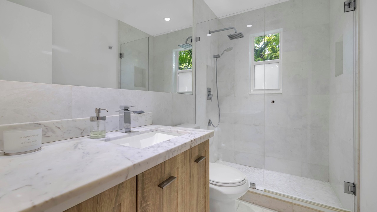 Photo of Bathroom in Coral Way