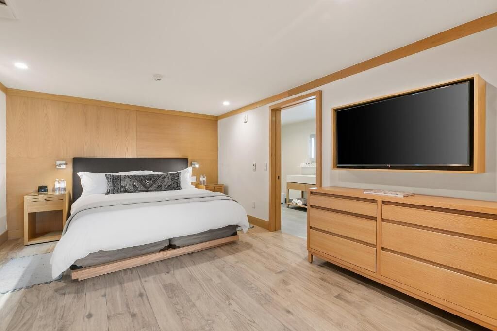 Photo of Bedroom in Eastern Malibu