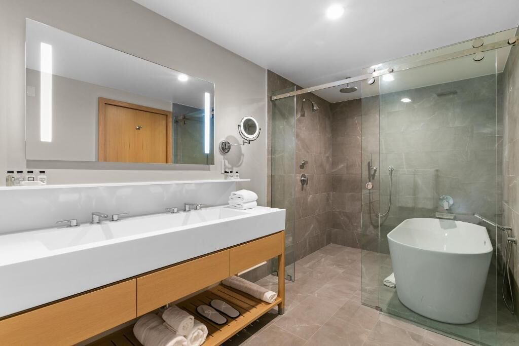 Photo of Bathroom in Eastern Malibu
