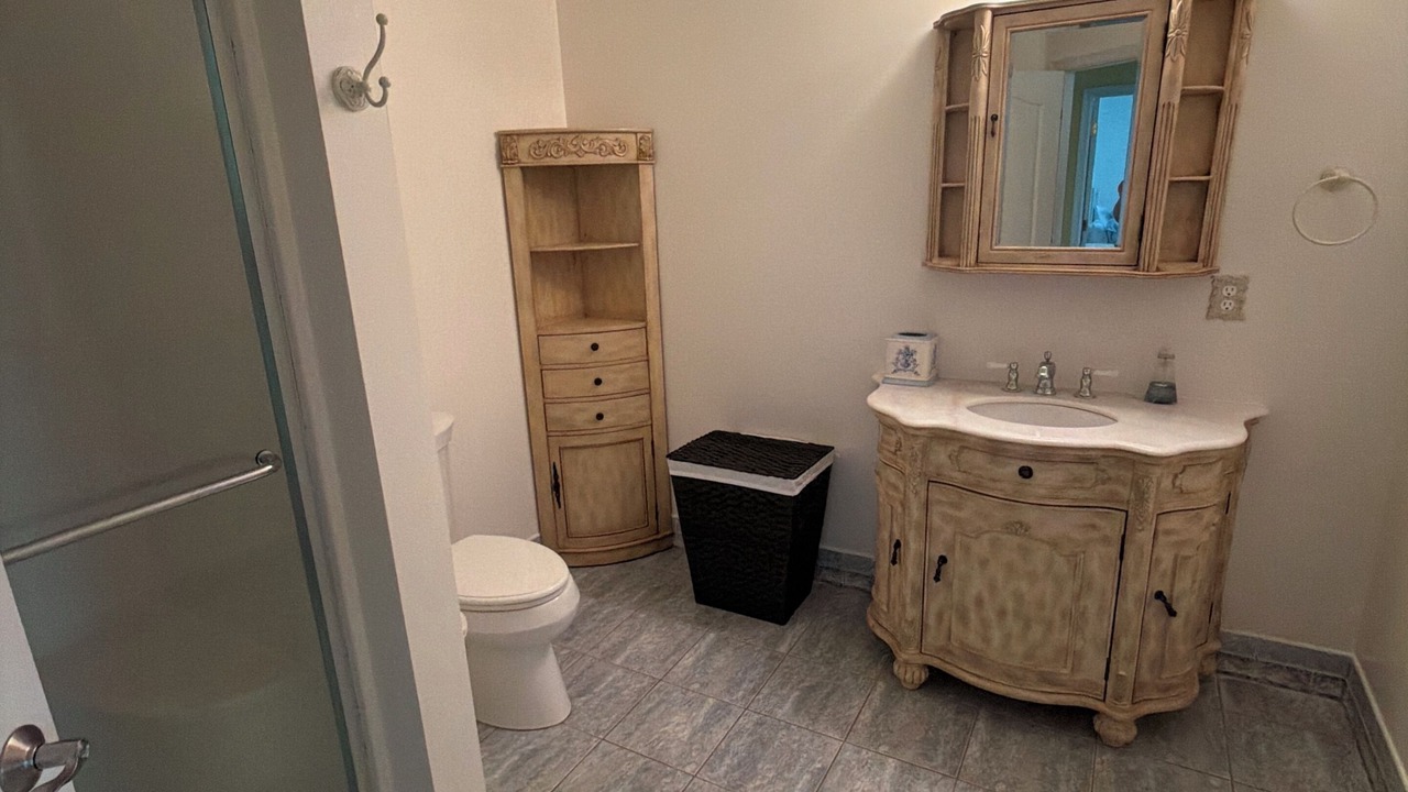 Photo of Bathroom in Osborn Island