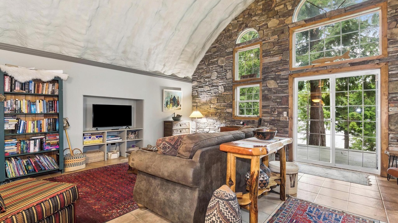 Photo of Livingroom in Columbia Falls
