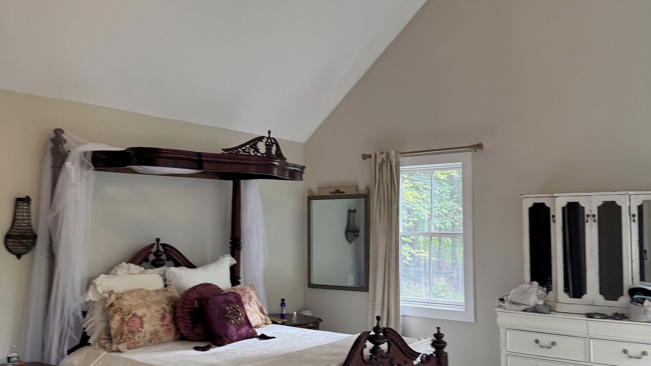 Photo of Bedroom in Lake Hill