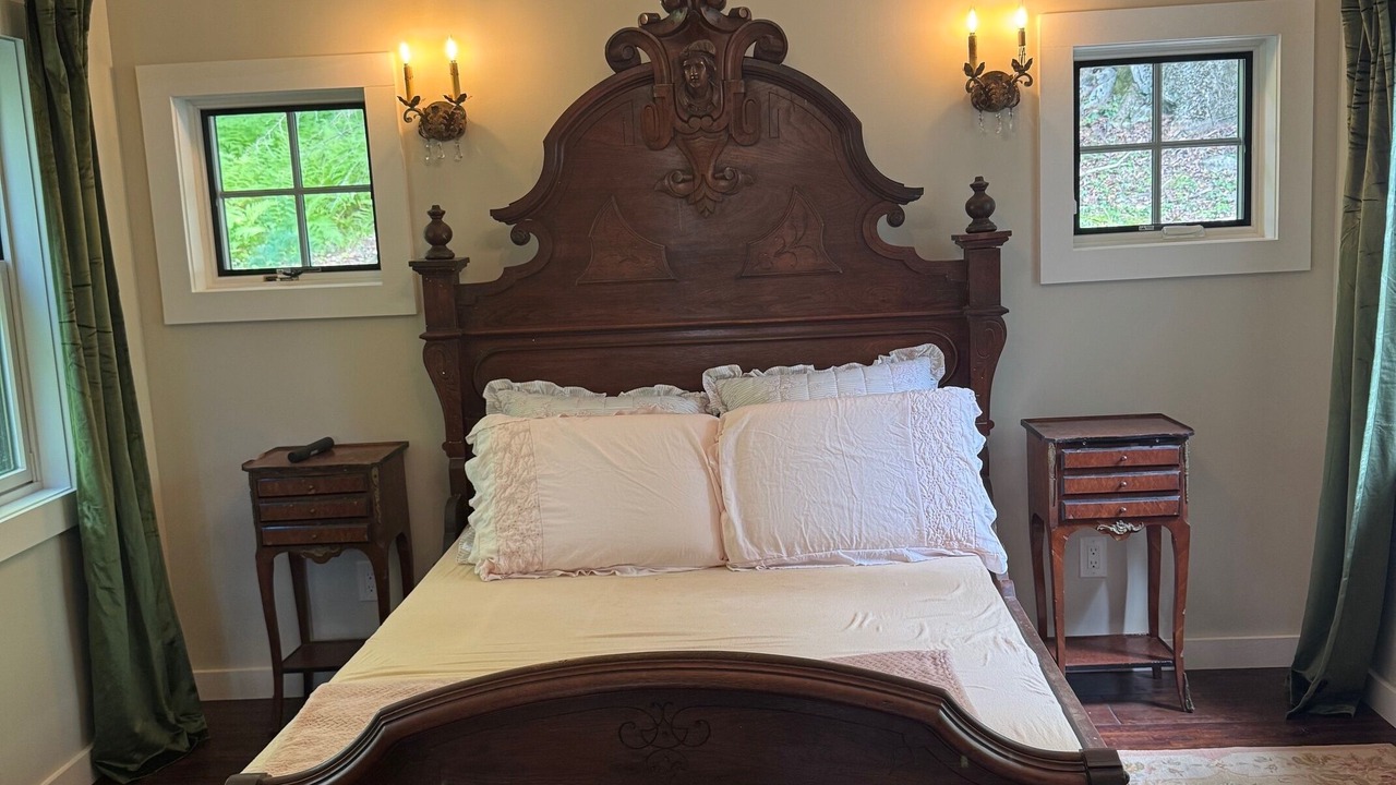 Photo of Bedroom in Lake Hill