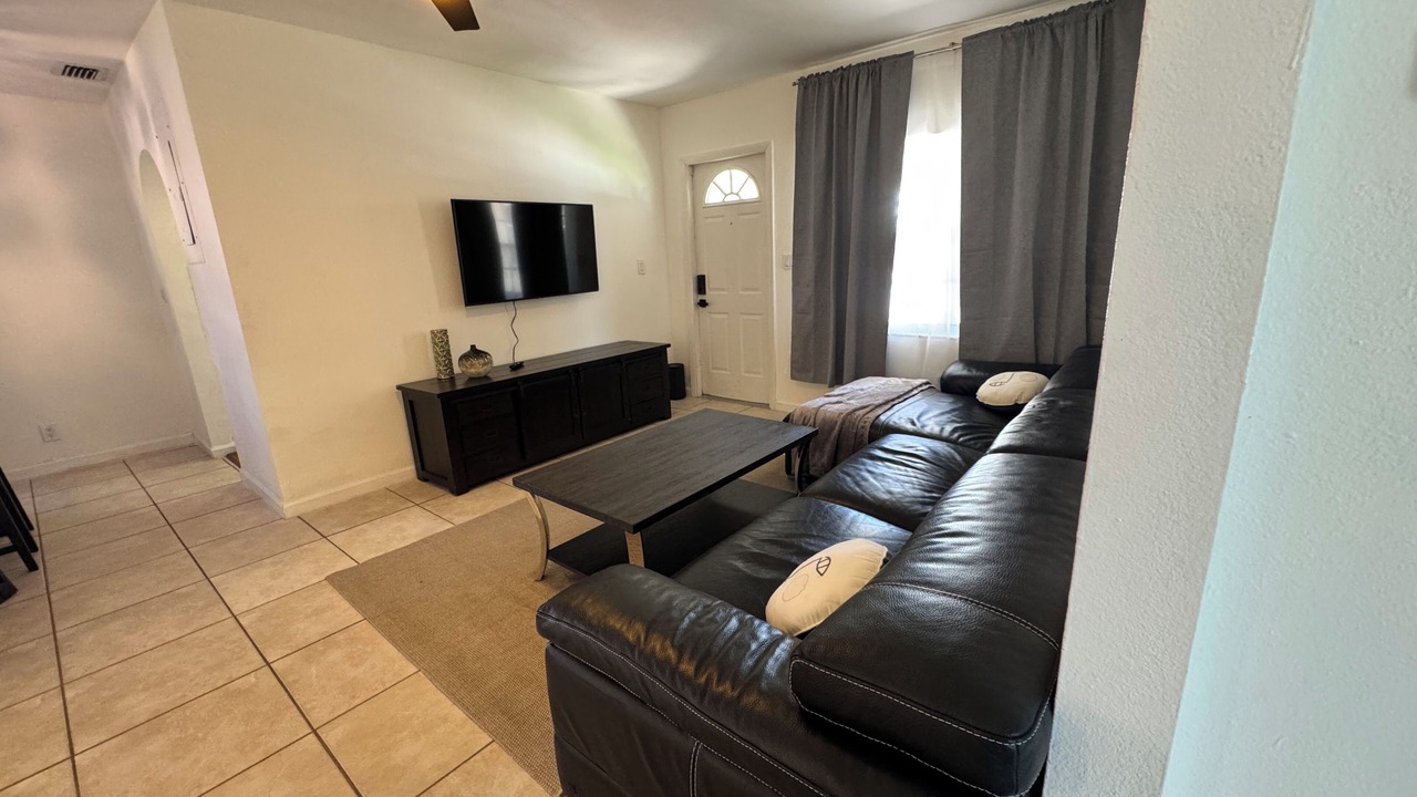 Photo of Livingroom in Poinsettia Heights