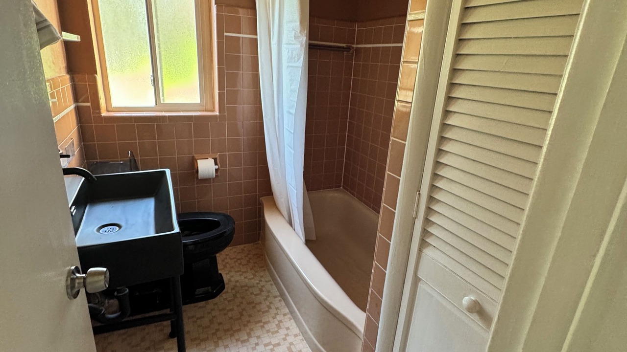Photo of Bathroom in Poinsettia Heights