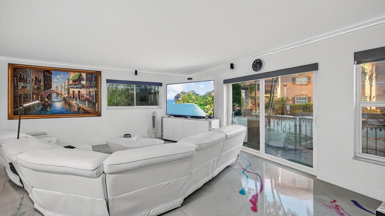 Photo of Livingroom in South Middle River