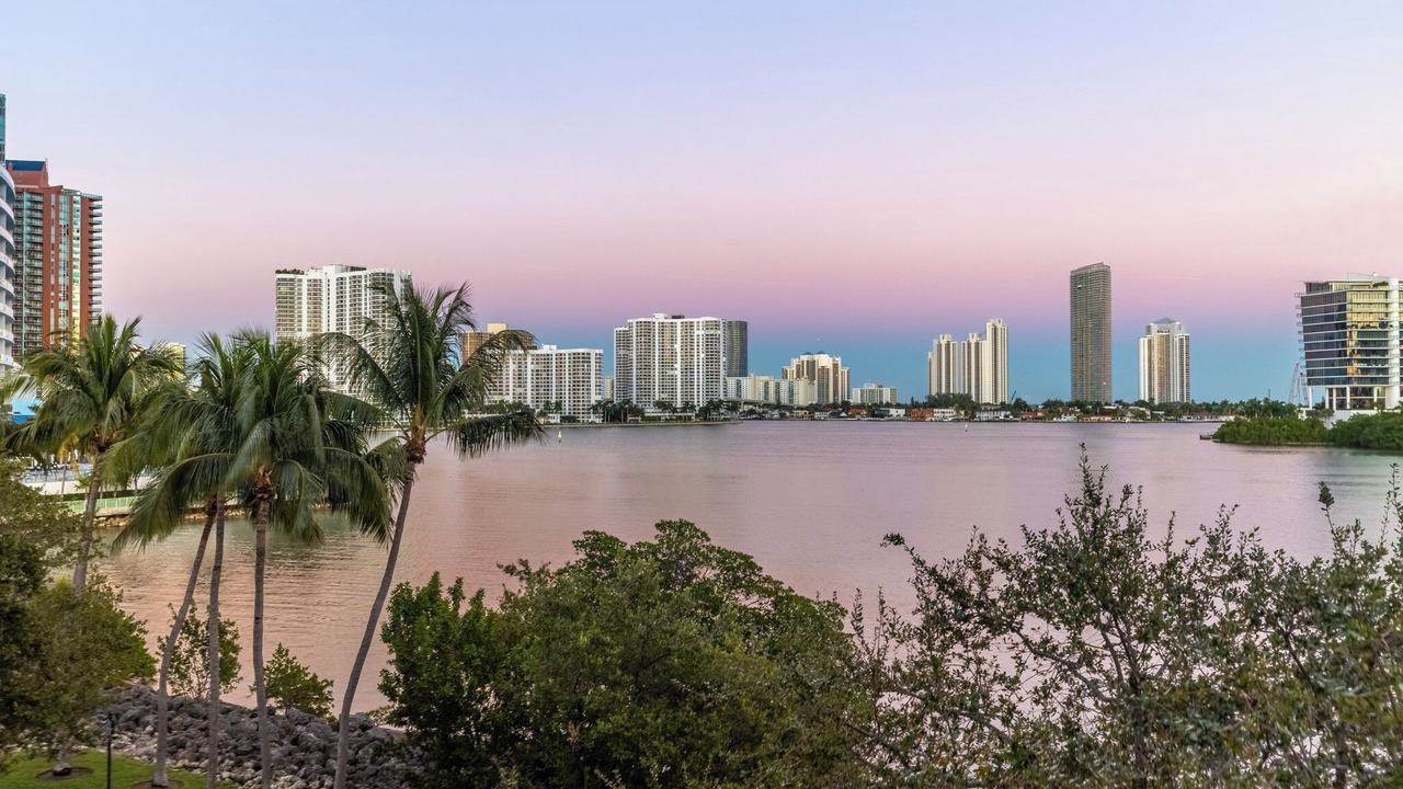 Photo of Others in Aventura