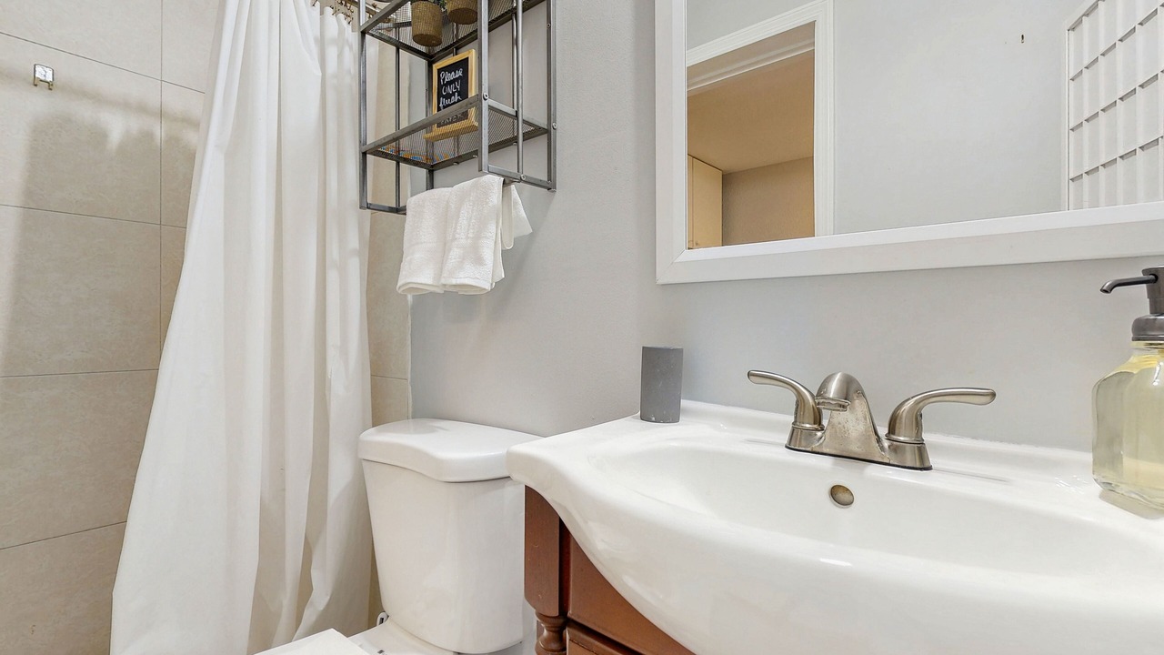 Photo of Bathroom in Middle River Terrace