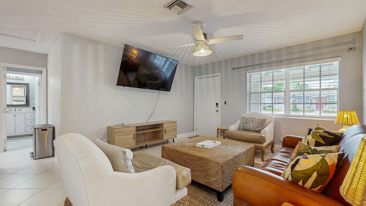Photo of Livingroom in Middle River Terrace