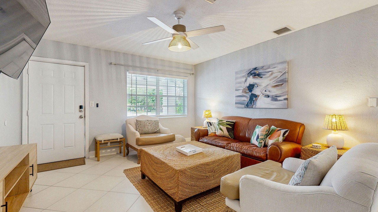 Photo of Livingroom in Middle River Terrace