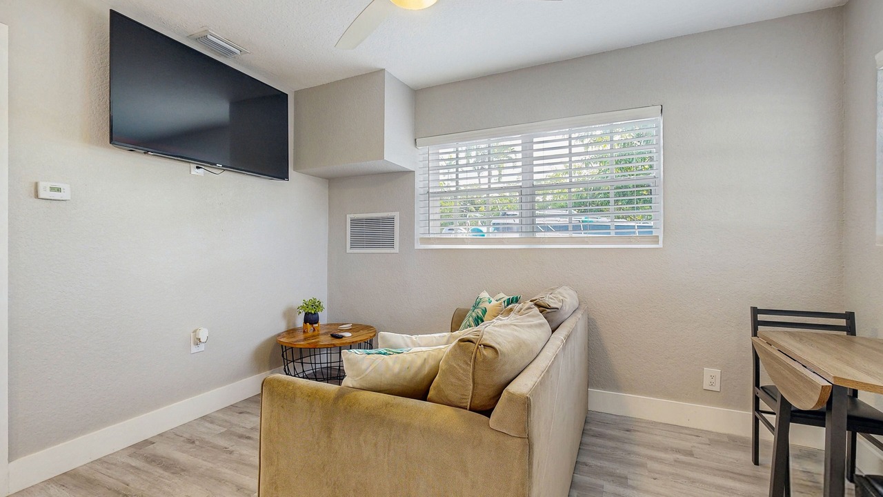 Photo of Livingroom in Middle River Terrace