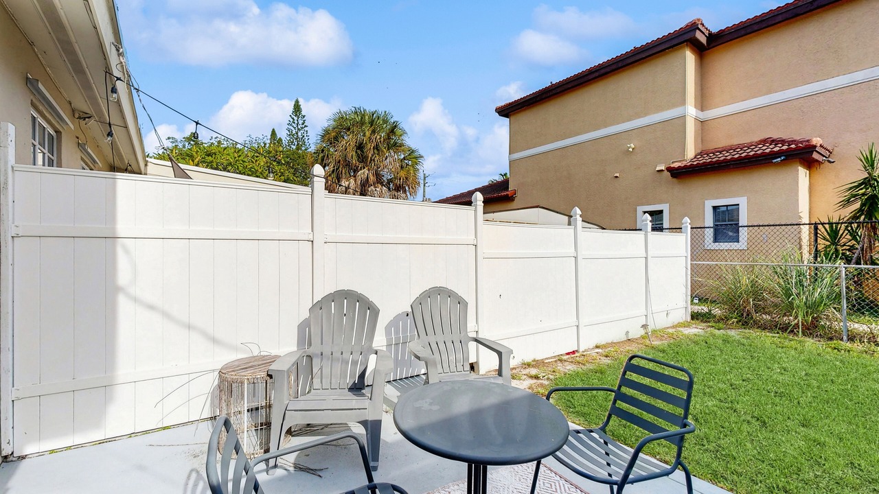 Photo of Patio Balcony in Middle River Terrace