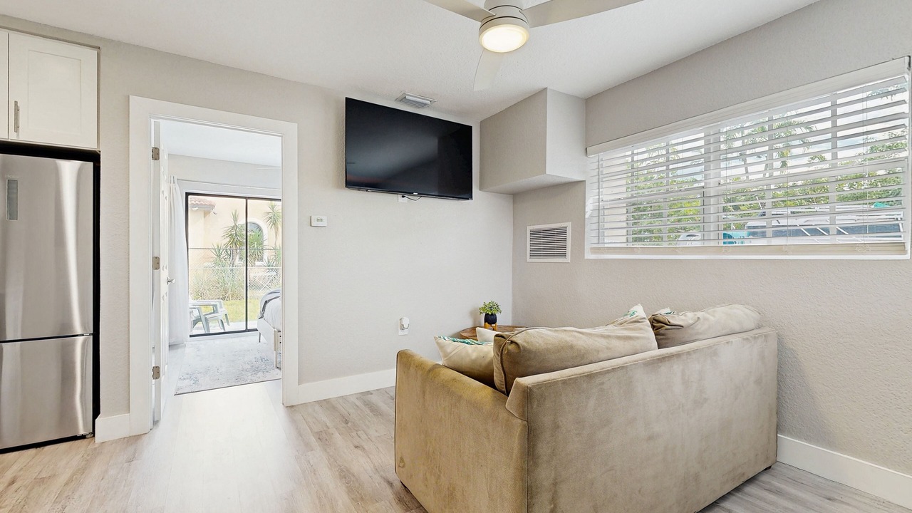 Photo of Livingroom in Middle River Terrace