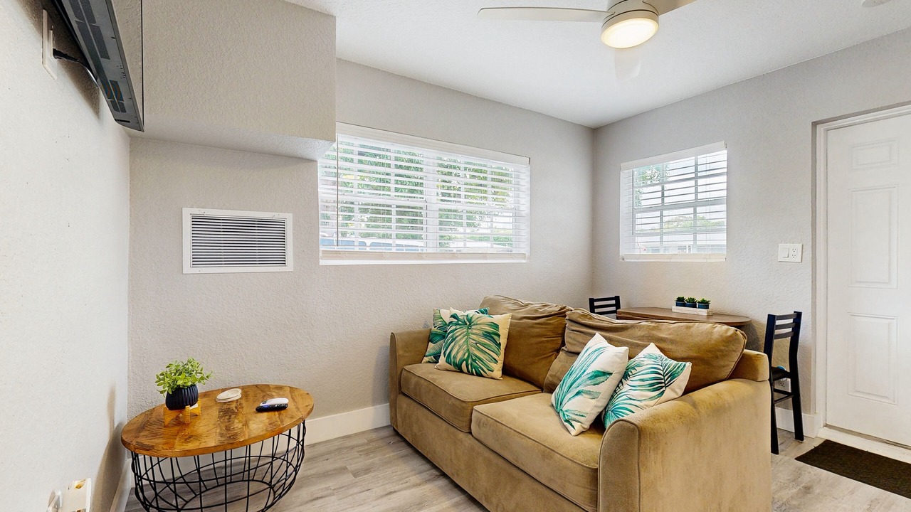 Photo of Livingroom in Middle River Terrace