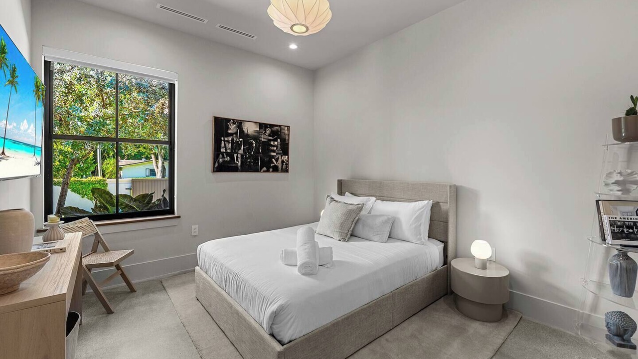 Photo of Bedroom in Golden Glades