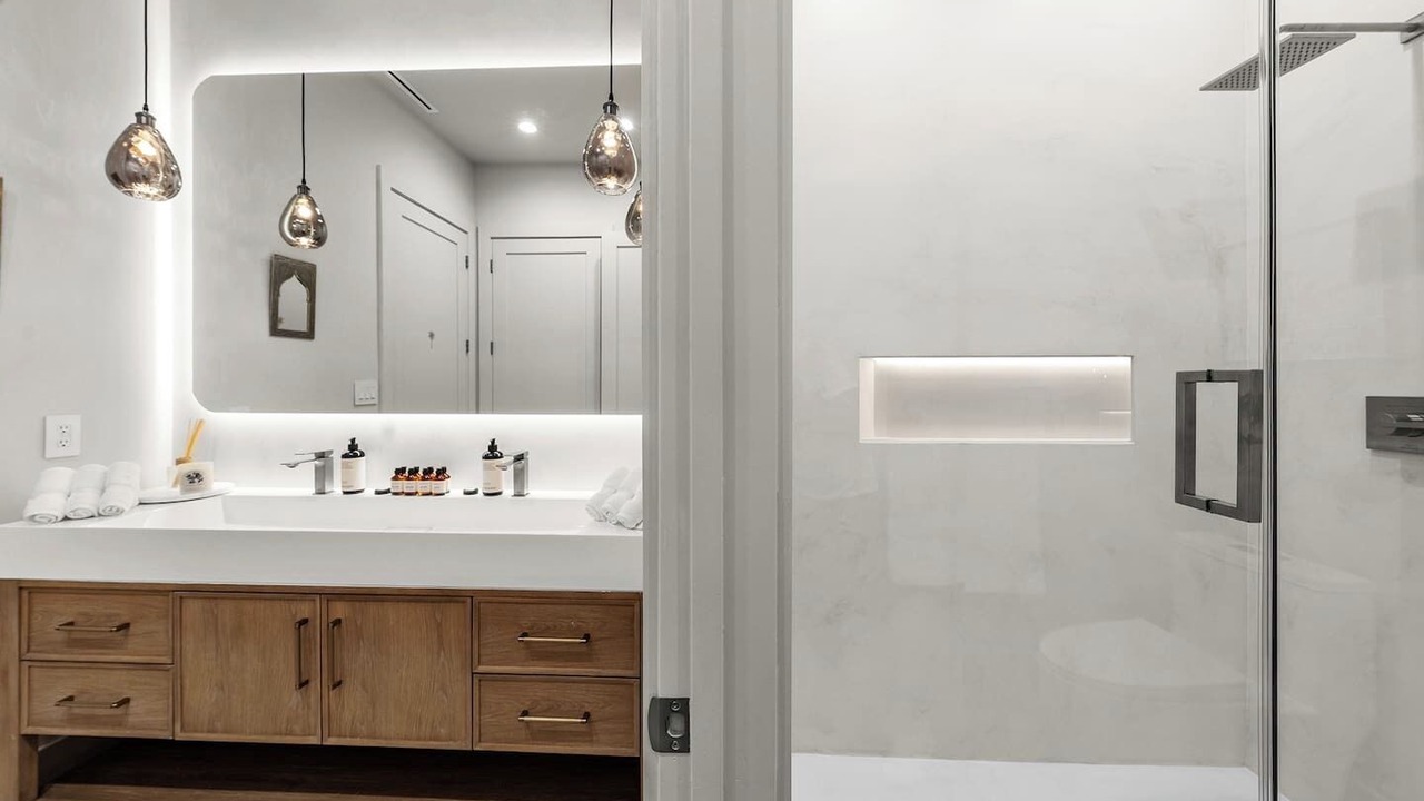 Photo of Bathroom in Golden Glades