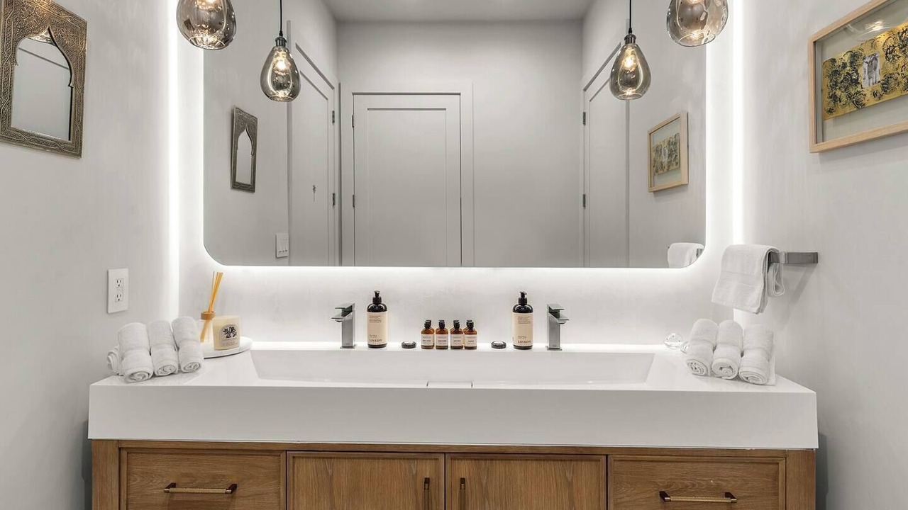 Photo of Bathroom in Golden Glades