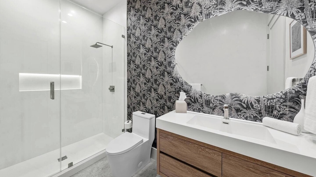 Photo of Bathroom in Golden Glades