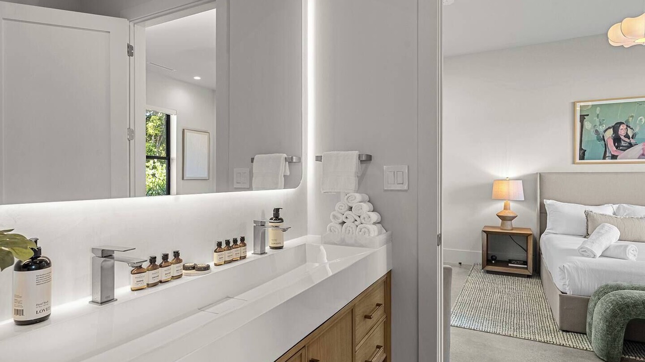 Photo of Bathroom in Golden Glades
