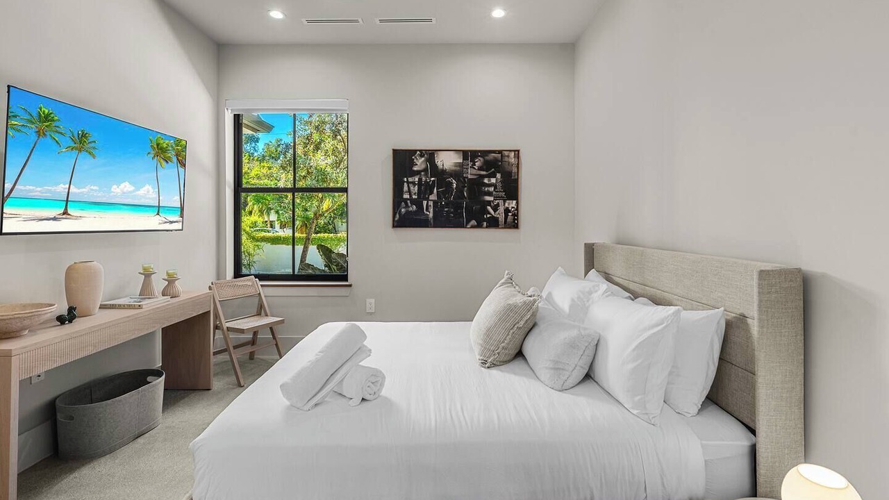Photo of Bedroom in Golden Glades
