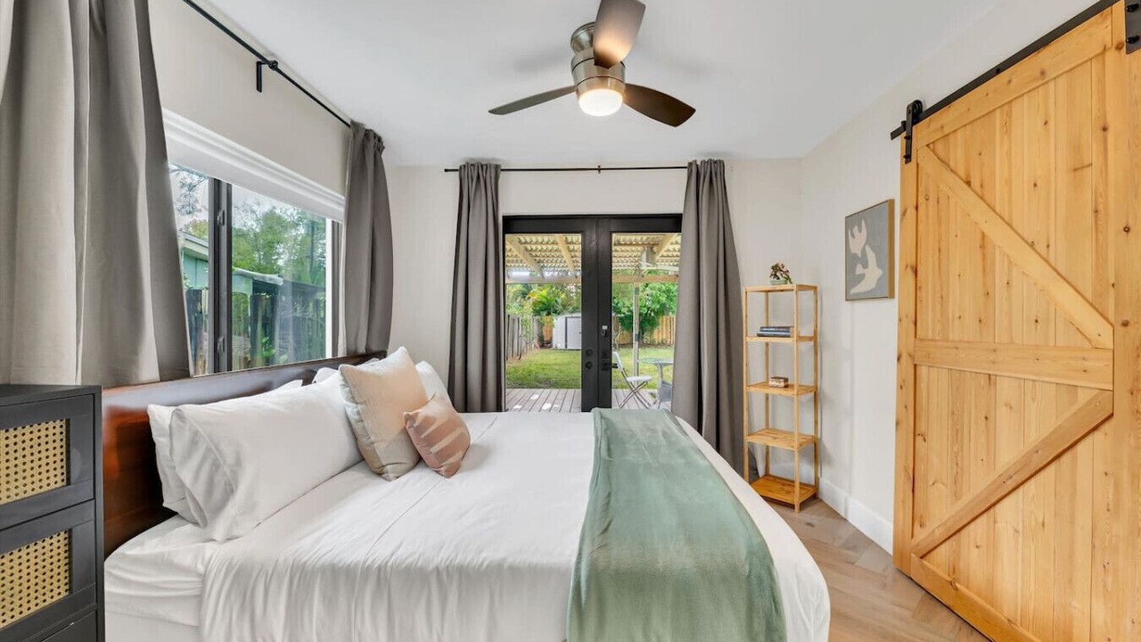 Photo of Bedroom in Middle River Terrace