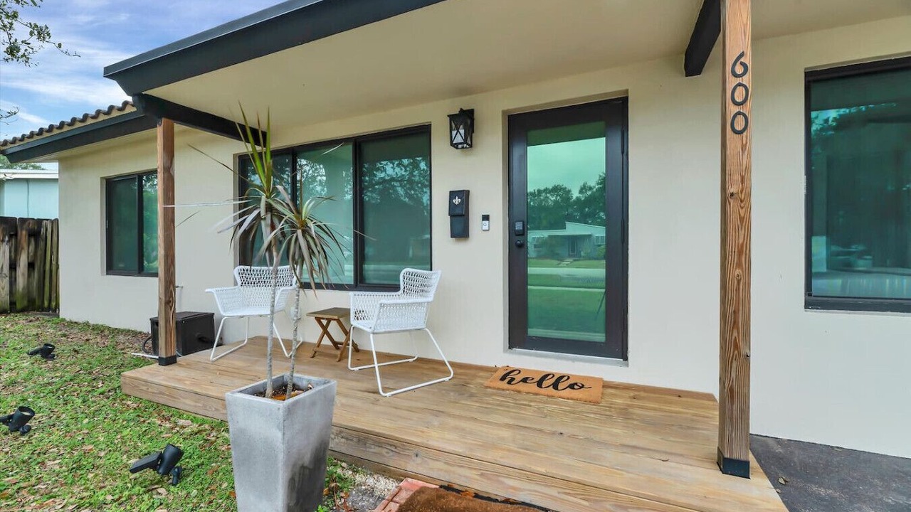 Photo of Patio Balcony in Middle River Terrace