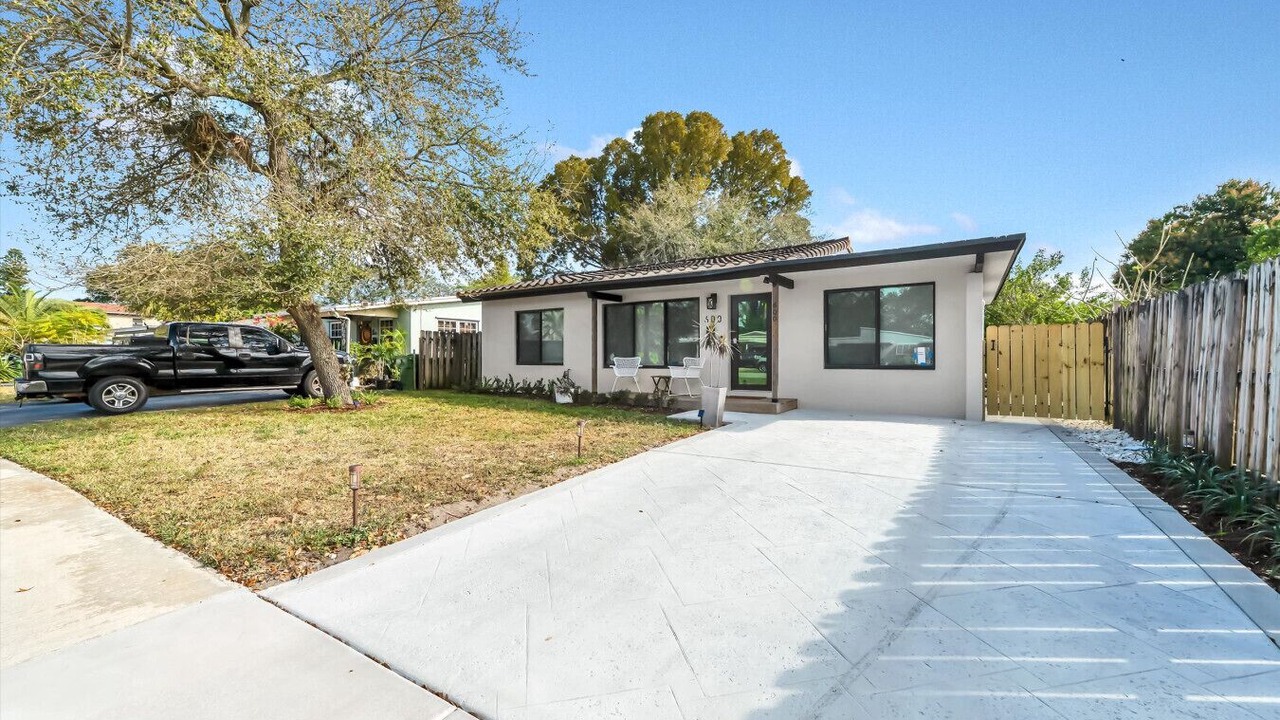 Photo of Outdoor in Middle River Terrace
