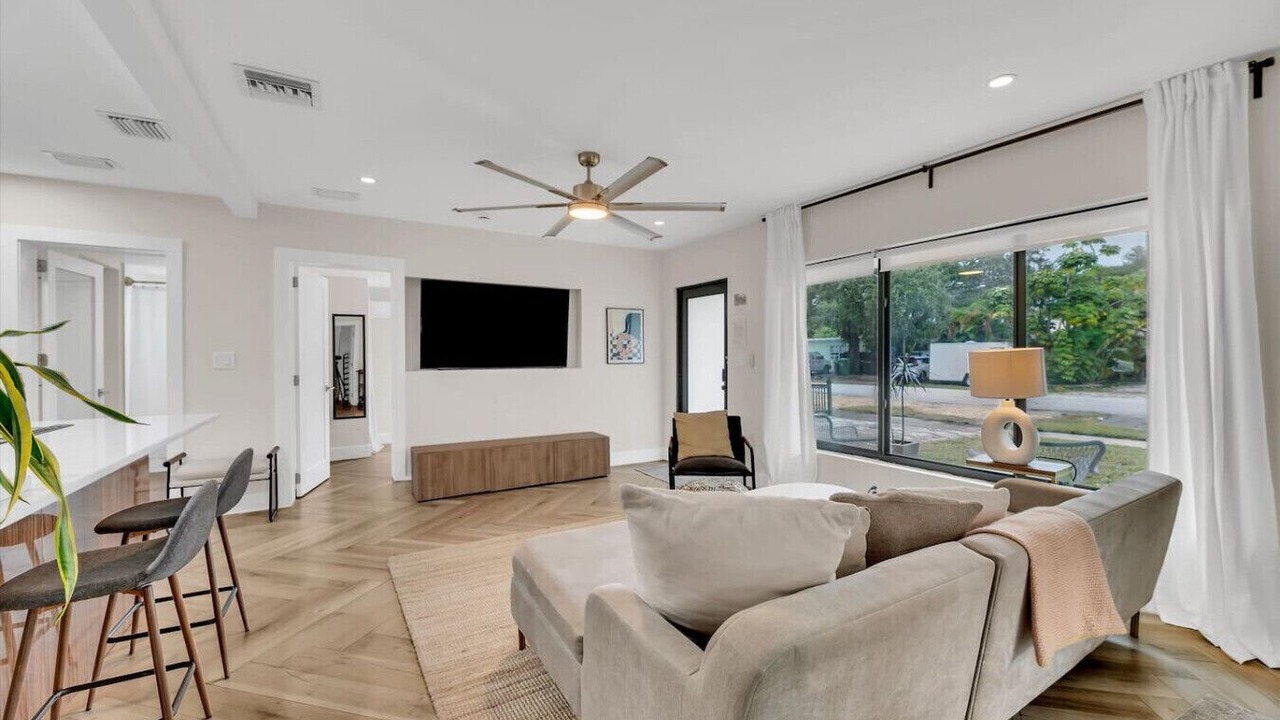 Photo of Livingroom in Middle River Terrace